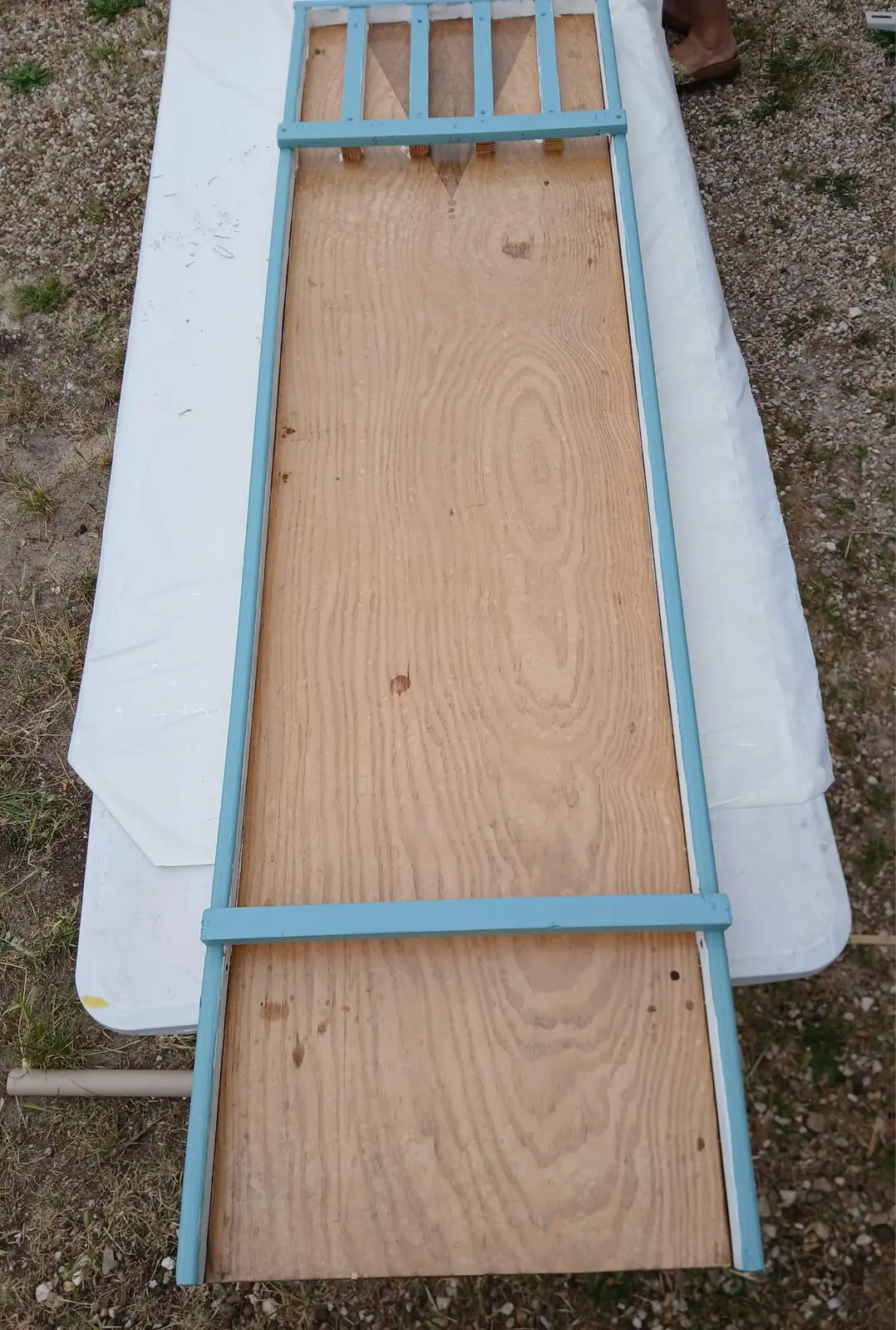 Jeu en bois géant en cours de fabrication à l'atelier